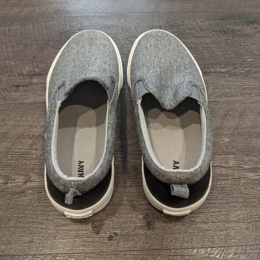 NWOT Old Navy Boy's Gray Slip On Shoes Size 4